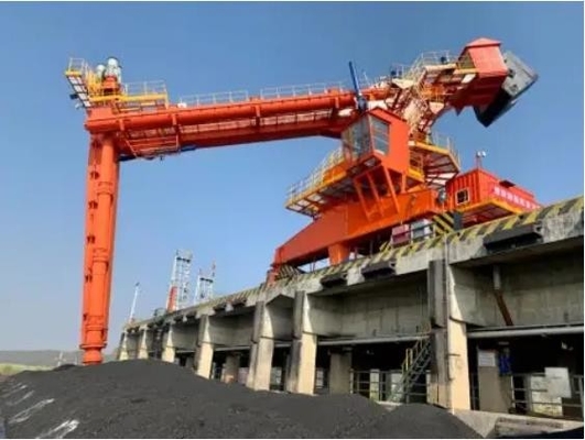 1200t/h স্ক্রু শিপ আনলোডার সমুদ্রবন্দরে প্রয়োগ করা হয়েছে