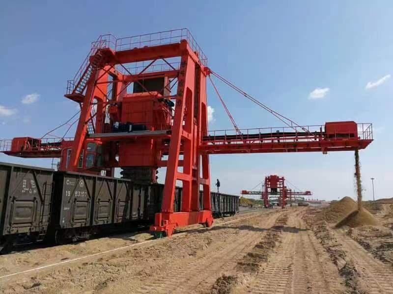 বন্দরে বাল্ক কার্গো পরিচালনার জন্য 1500 Tph স্ব-চালিত জাহাজ আনলোডার